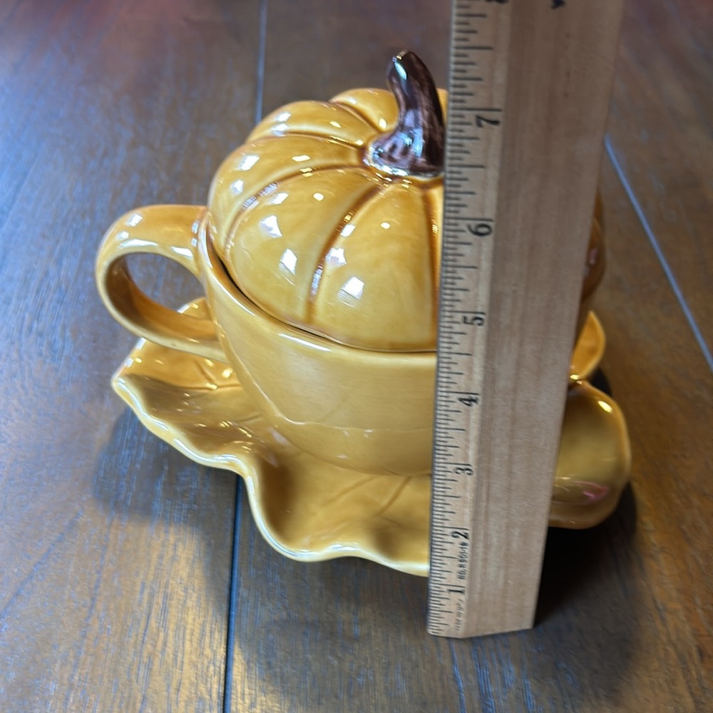 B. Eigen Exclusively for Williams-Sonoma Lidded Pumpkin Mug with Leaf Plate - Picture 10 of 10